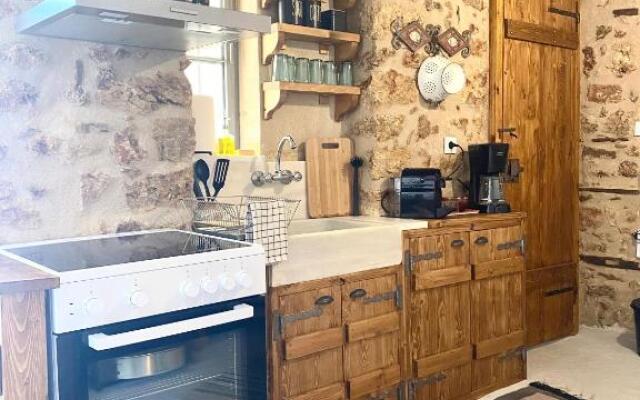 Traditional Stone House in Chandrinos