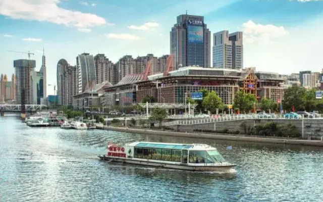 Four Seasons Jincheng Hotel (Five Avenues ZhiGu Subway Station)