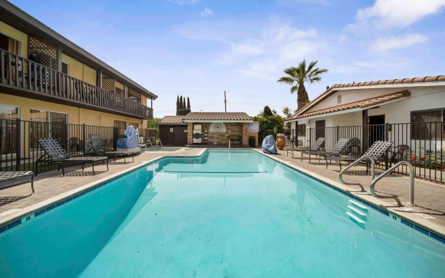 Lemon Tree Hotel & Suites Anaheim