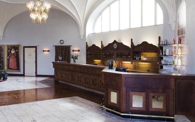 hotelImage
