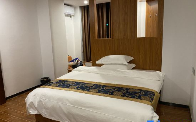 Xuwen Berlin Hotel