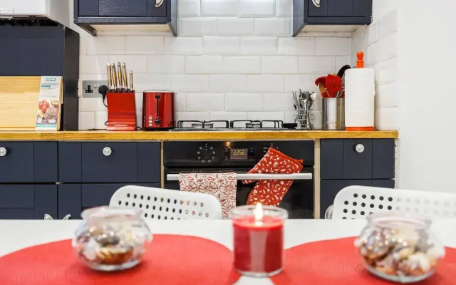Kensington Charming and Bright Flat