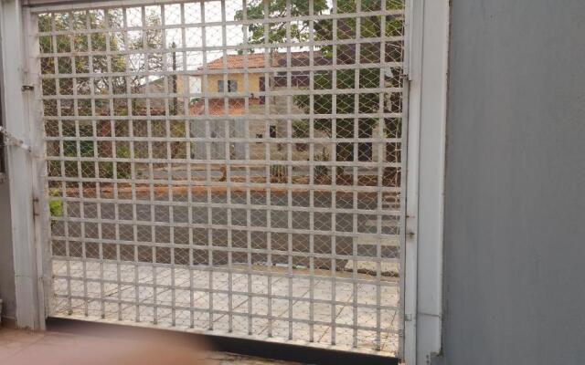 casa a 5 minutos do aeroporto e Univida