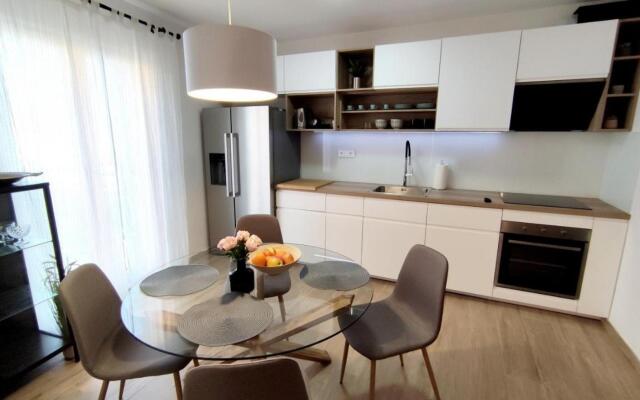 Plaza - Close to the Beach - A1