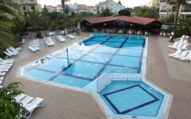 Club Turquoise Apart