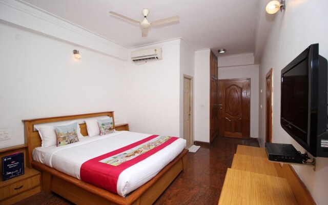 OYO 8646 Hotel Pioneer