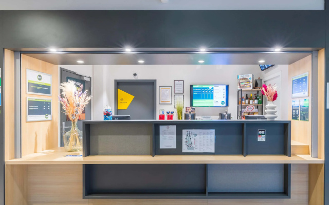 B&B HOTEL Troyes Magasins d'usine
