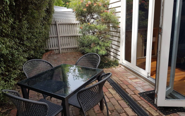 Healesville House - Magnolia House