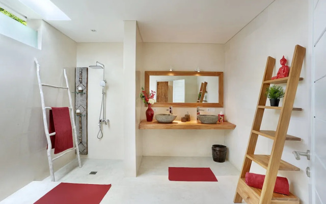 Seminyak White Design Villa