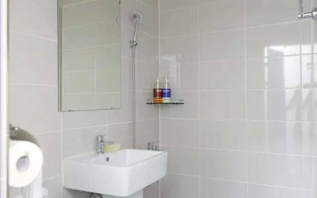 Bluemoon Guest House - Hostel