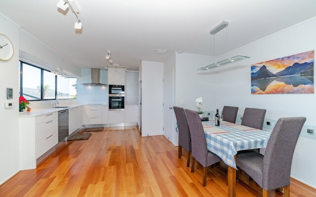 Birkenhead Modern 3 Bedrooms Villa