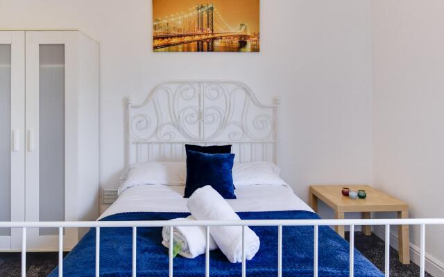 Stayzo House Accommodation- Coventry Free Parking