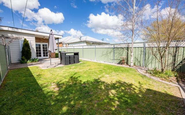 YSG The Edward Townhouse 155 - Steps To Town