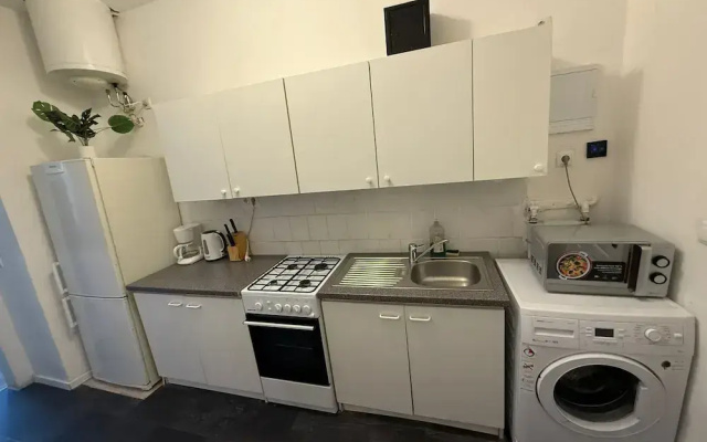 Chic 1BR Apt Steps from Schönbrunn