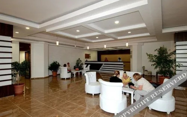 Maya World Golf Side