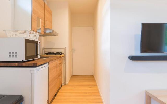 (left) Garden Suite in Villa near TUe and Centre