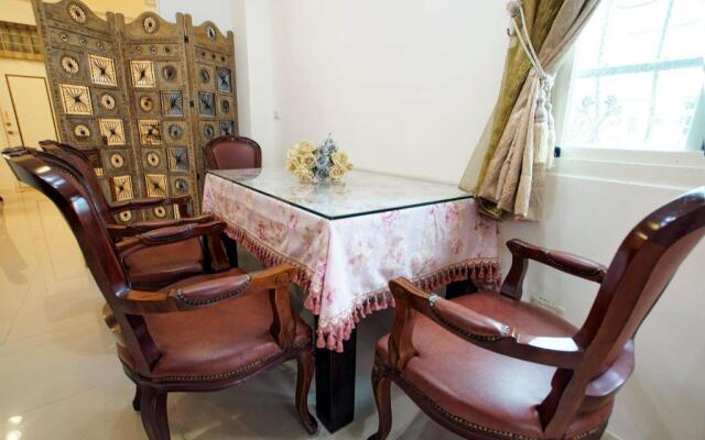 Rose Rider Guesthouse