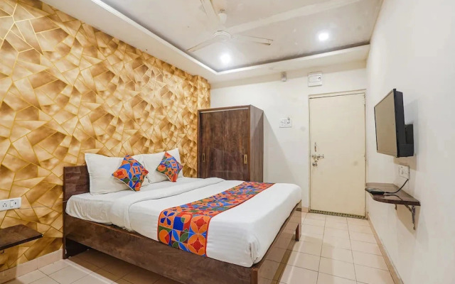 Cafe 8 by OYO Rooms