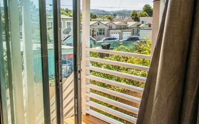 Large 2 Bed w/ Room For 8