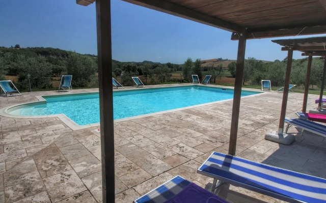Farmhouse in Asciano With Pool & BBQ
