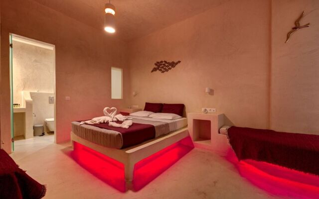 The Muse Of Santorini - Jacuzzi Suites