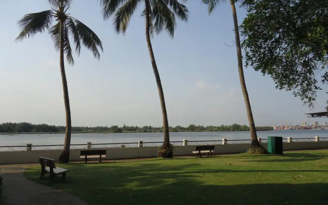 Riverside Serviced Apartments