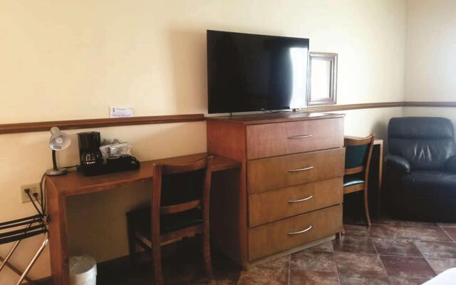 Laos Mar Hotel & Suites