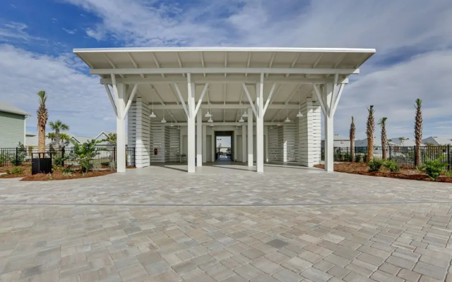 Port St Joe Home w/ 2 Shared Pools: Walk to Beach!