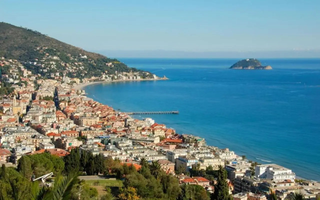 ALASSIO Trilocale a 50mt dal mare