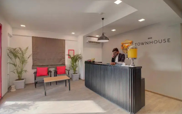 OYO 79268 Townhouse 092 Hotel Ashray Residency