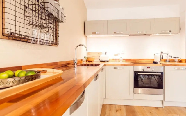 The Cliffside Loft - Distinctly Modern 3Bdr Riverside Home