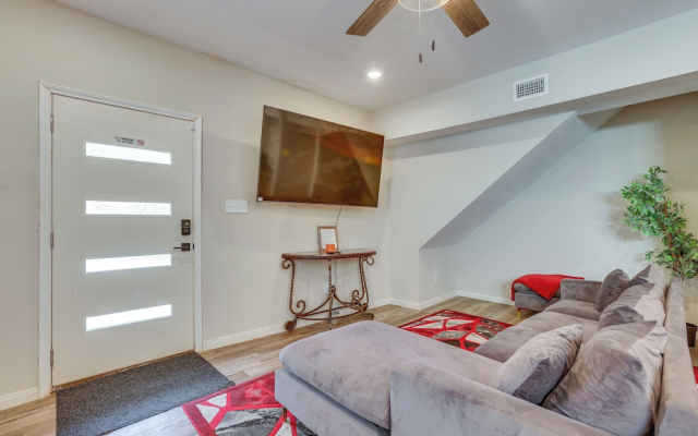 Sleek & Central! Houston Stay Near Med Center