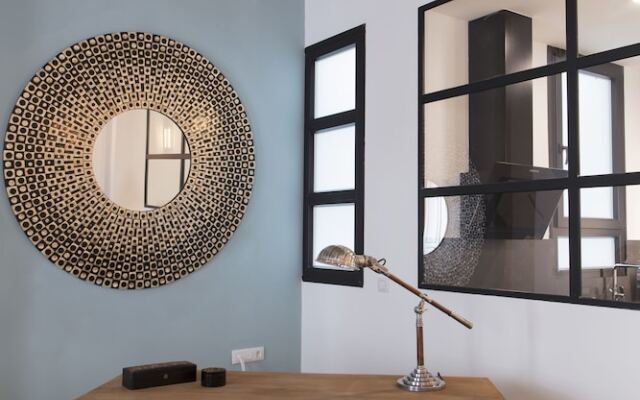 Chic & Central in Lively but Quiet Area