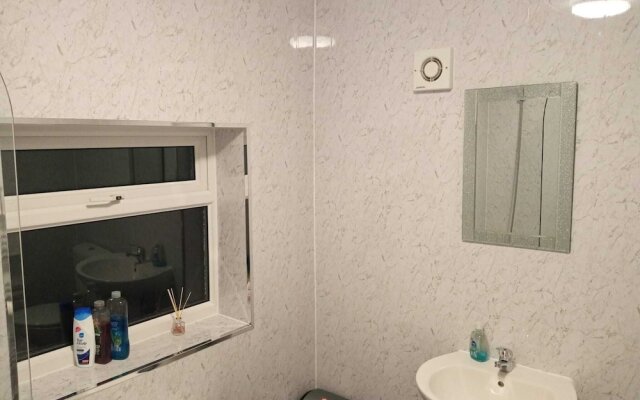 Beautiful 4-bed Apartment in Wolverhampton