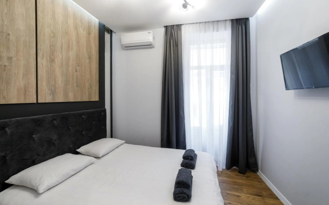 Royal apartment on Hmelnytskogo 37