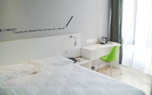 Motel 168 Shenzhen Futian Port Guihua Road Branch