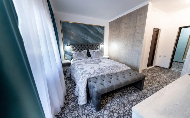 Suru Hotel & Restaurant