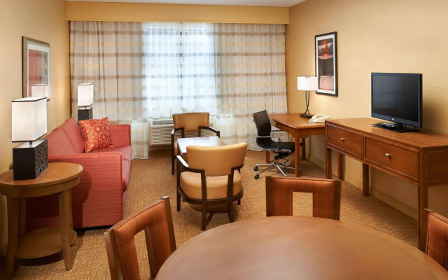 Courtyard by Marriott Milwaukee Downtown