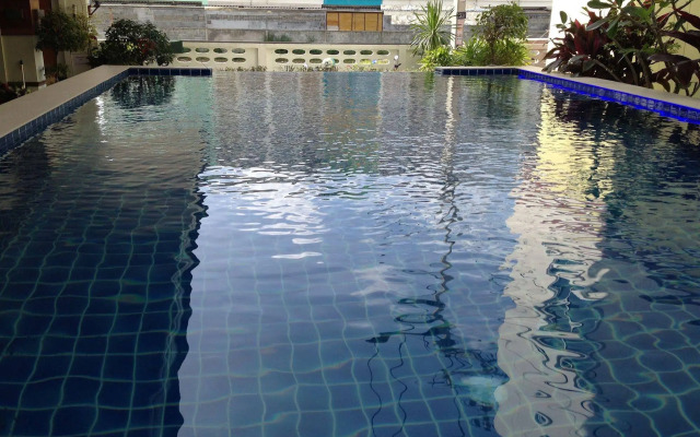 Green Harbor Hotel & Service Apartment