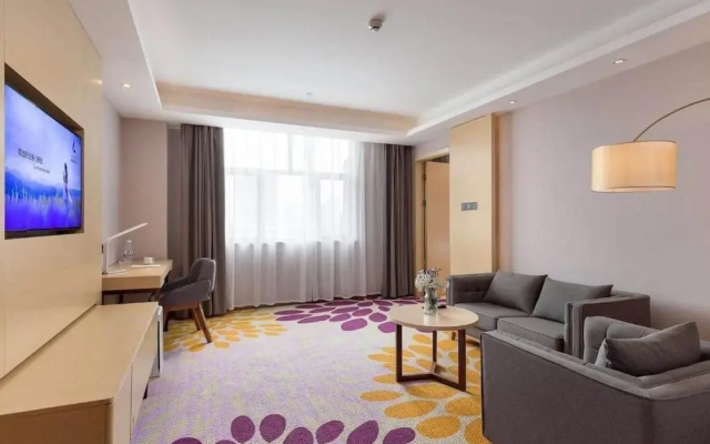 Echarm International  Guangzhou Baiyun International Airport Huadu Plaza Branch - Free Deliver Service to Guangzhou Baiyun International Airport & Free Deliver Service to Canton Fair Complex During Canton Fair Period