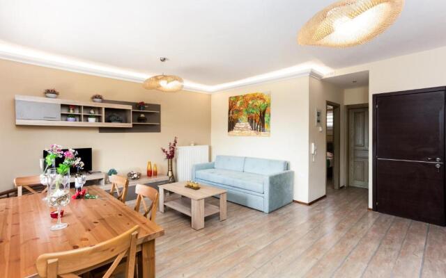 TwinStars apartment with courtyard and view