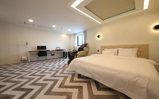Show Motel