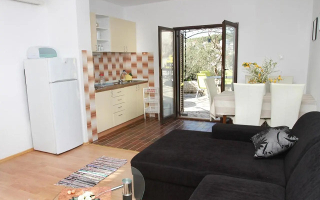 Apartments with a parking space Trogir - 11316