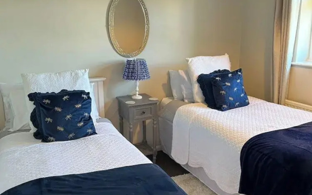 Peak District - 2 Beds - Sleeps 4 - Pet Friendly