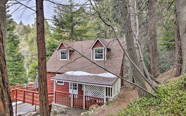 Vintage 'snow White' Cottage ~ 2 Miles to Village!