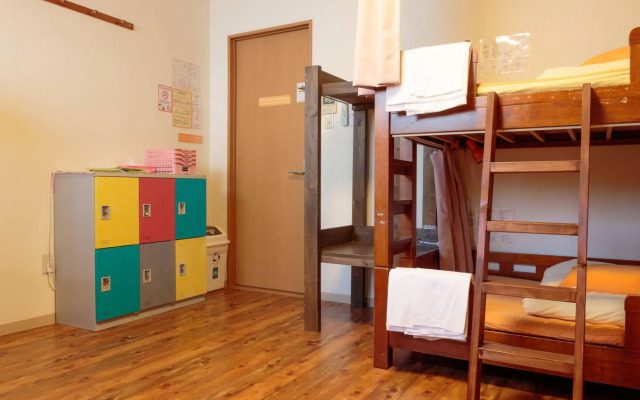 J-Hoppers Osaka Guesthouse