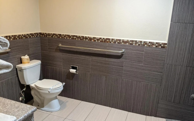 Passport Inn & Suites Corona Hotel