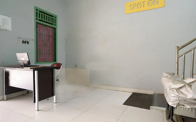 SPOT ON 2738 818 Home Stay