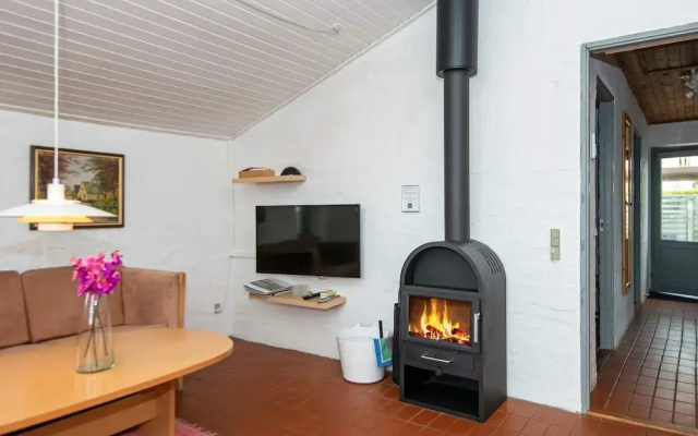 6 Person Holiday Home in Hejls