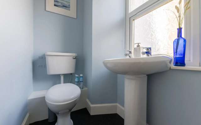 Seaview House - A Traditional Home by the Beach